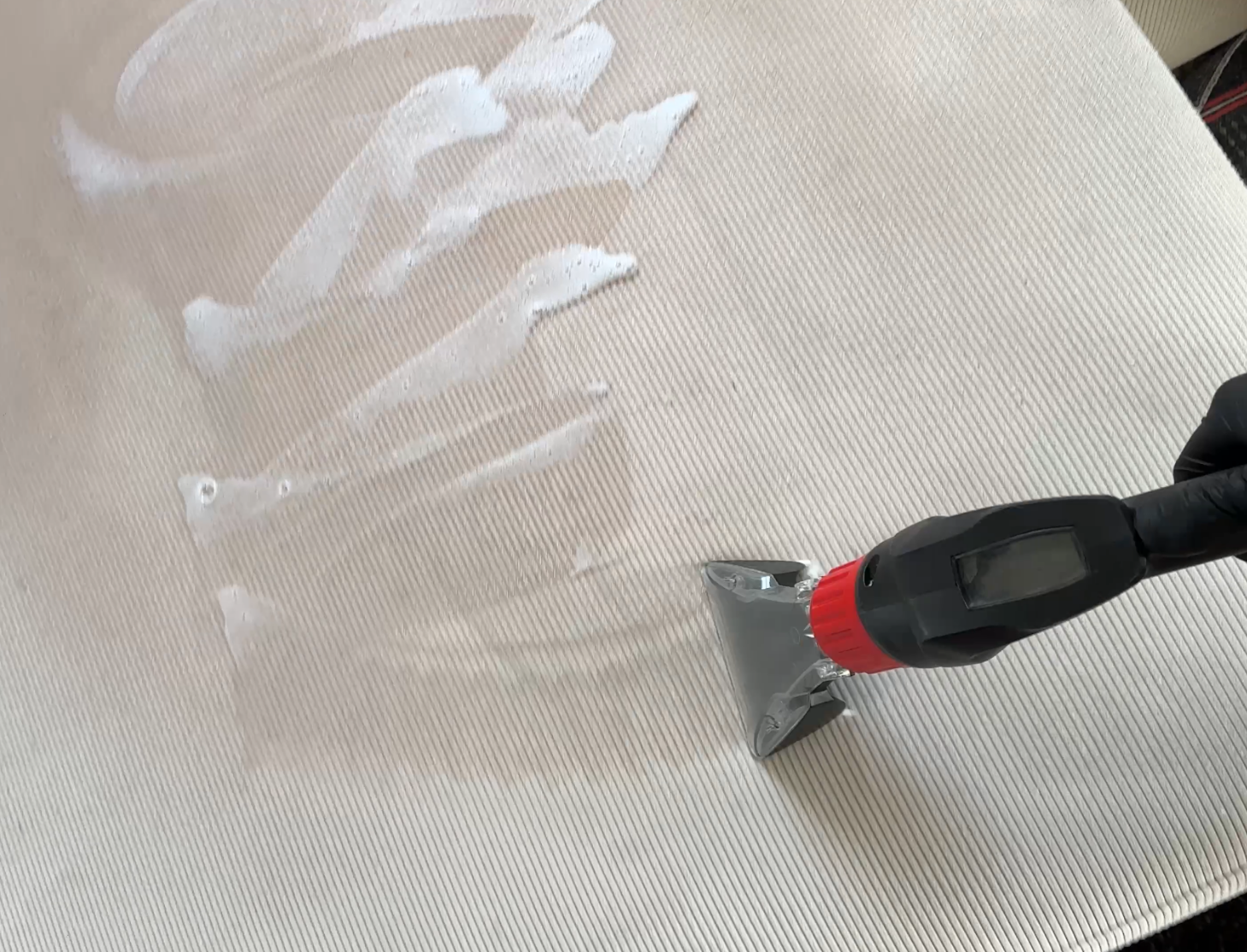 Technique injection extraction nettoyage canapé professionnel Caen Astinet