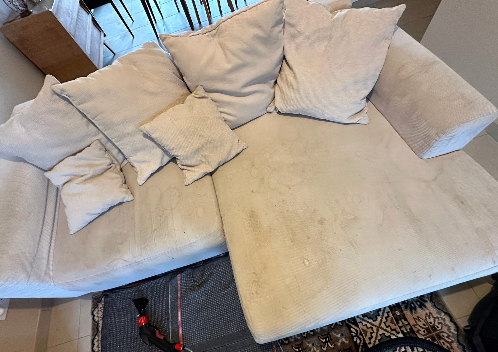 Canapé sale avec taches avant nettoyage Astinet à Caen