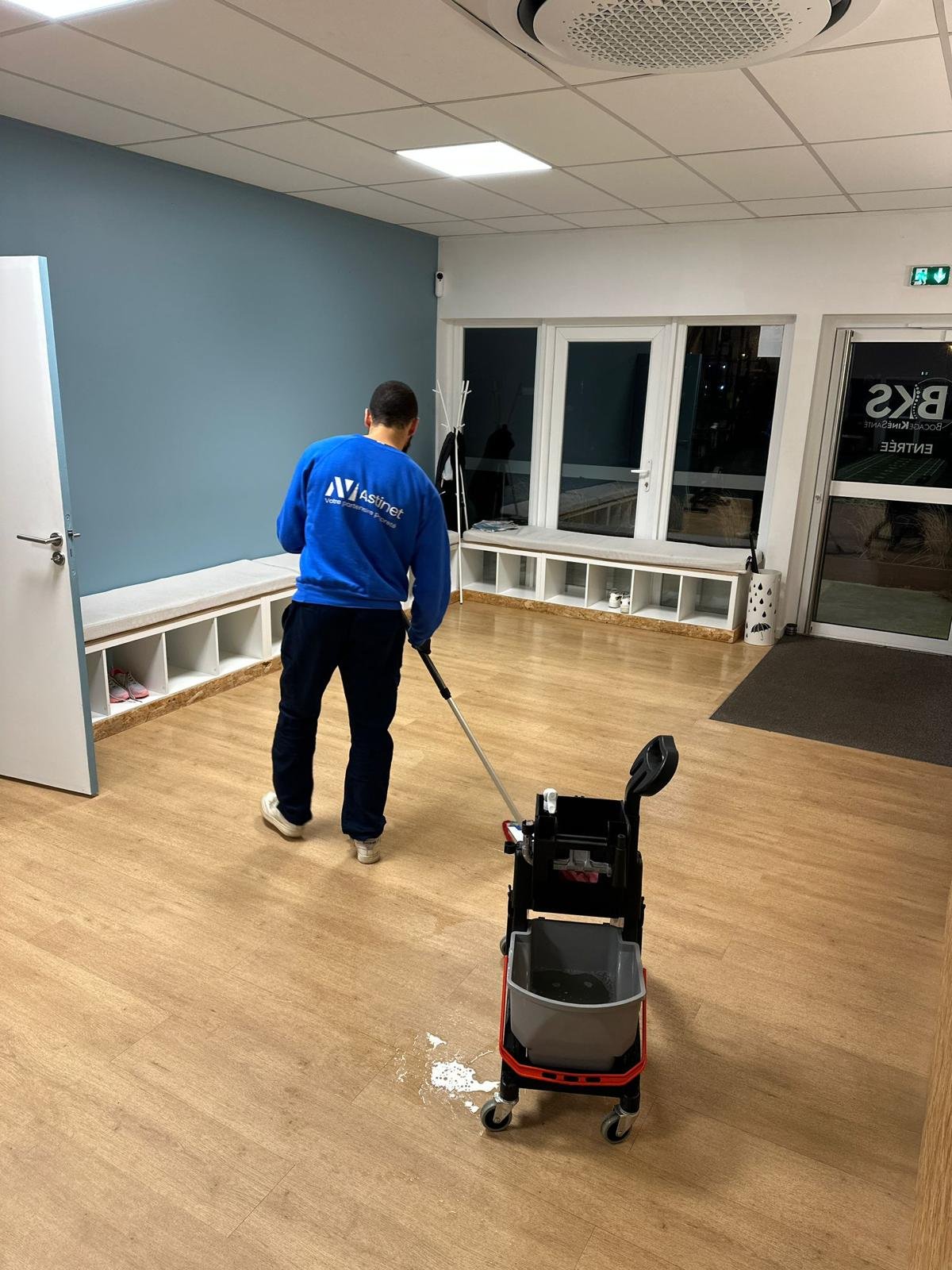 Nettoyage de vitres à Hérouville-Saint-Clair – équipe Astinet